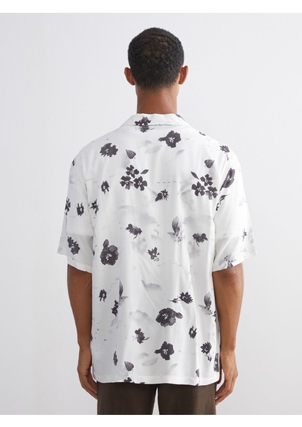 Yeni Sezon Regular Fit Resort Yaka Kısa Kollu Desenli Viskon Erkek Gömlek fırsatları