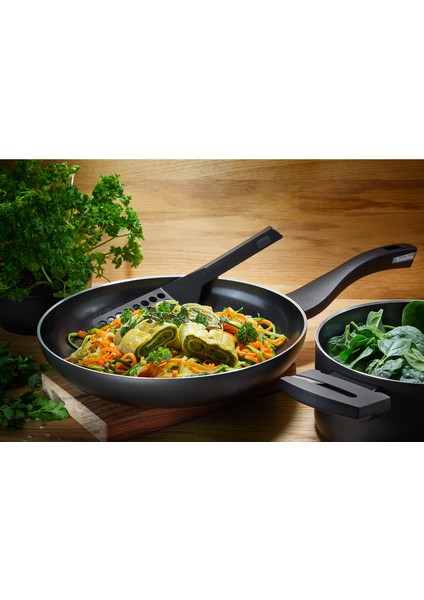 B.green Serisi Induction Siyah 24 cm Tava