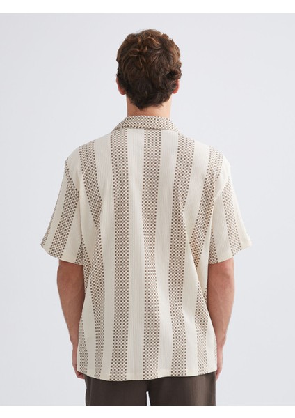 Yeni Sezon Regular Fit Resort Yaka Kısa Kollu Çizgili Erkek Gömlek fırsatları
