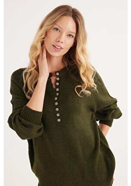 Kadın Oversize Geniş Kesim Düğmeli Yaka Yeşil Kazak