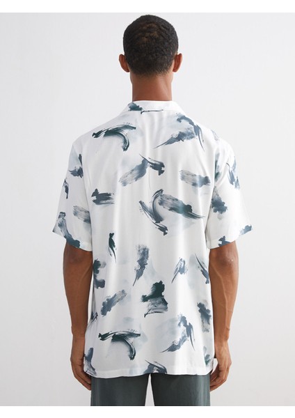 Yeni Sezon Regular Fit Resort Yaka Kısa Kollu Desenli Viskon Erkek Gömlek fırsatları