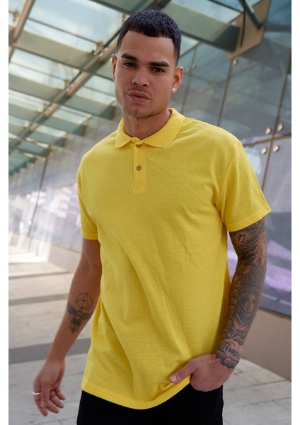 Sarı Spor Polo Yaka Düğmeli Pamuklu Casual Kısa Kollu Regular Fit T-Shirt