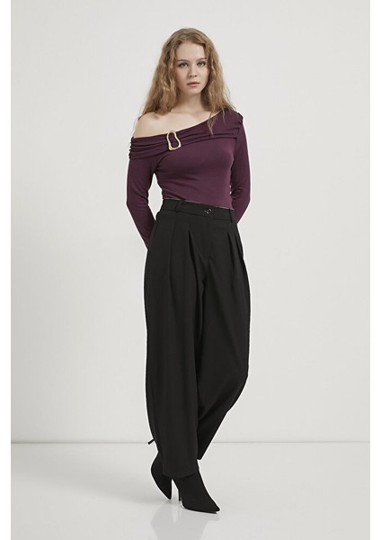 Kadın Gold Aksesuar Detaylı Tek Omuz Uzun Kollu Esnek Viskon Penye Bluz modelleri