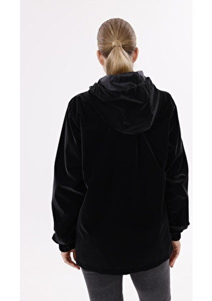 Kadın Siyah Kapüşonlu Nova Kumaş Hafif ve Dayanıklı Şık Mevsimlik Su ve Rüzgar Geçirmez Yağmurluk