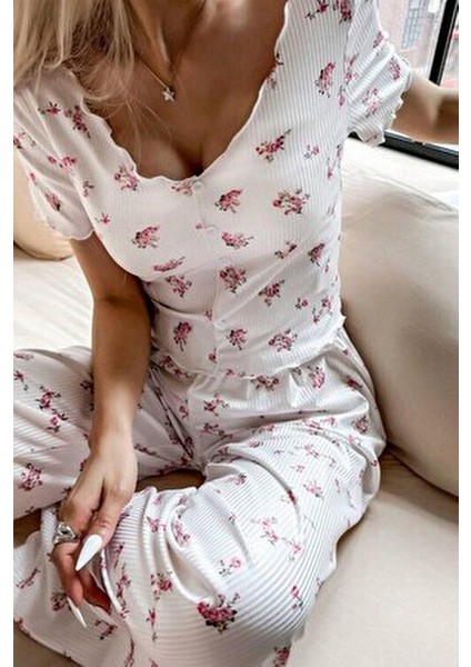Ekru Çiçek Baskılı Yazlık Pijama Takımı Erkekler İçin Şık ve Rahat Tasarım fiyatları