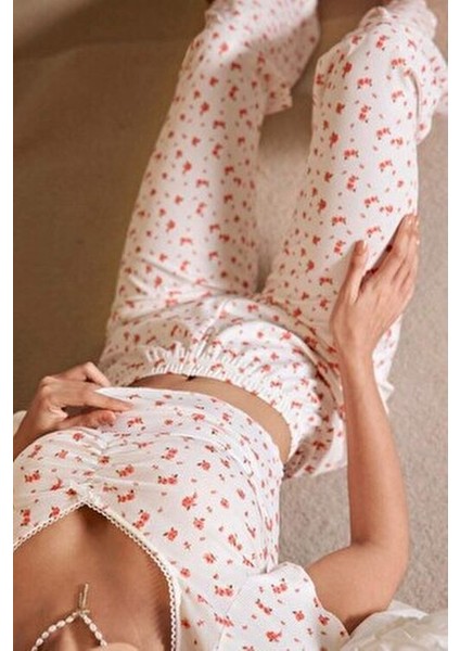 Kısa Kollu Pijama Takımı Ekru Renk Çiçekli Desenle Erkek Kullanıcılar İçin