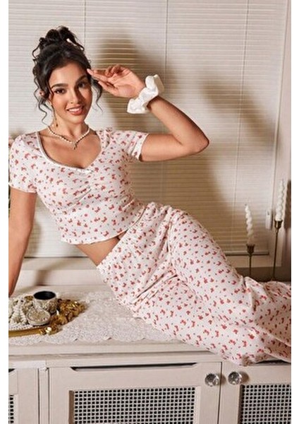 Kısa Kollu Pijama Takımı Ekru Renk Çiçekli Desenle Erkek Kullanıcılar İçin fırsatları
