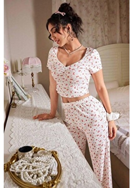 Kısa Kollu Pijama Takımı Ekru Renk Çiçekli Desenle Erkek Kullanıcılar İçin indirimleri