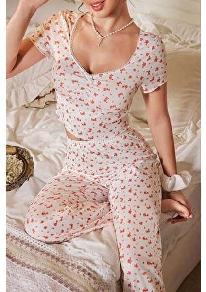 Kısa Kollu Pijama Takımı Ekru Renk Çiçekli Desenle Erkek Kullanıcılar İçin