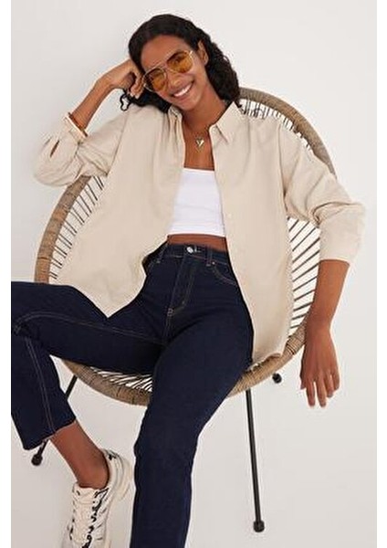 Kadın Oversize Rahat Kesim Spor Yaka Uzun Kollu Basic Düz Bej Gömlek fırsatları