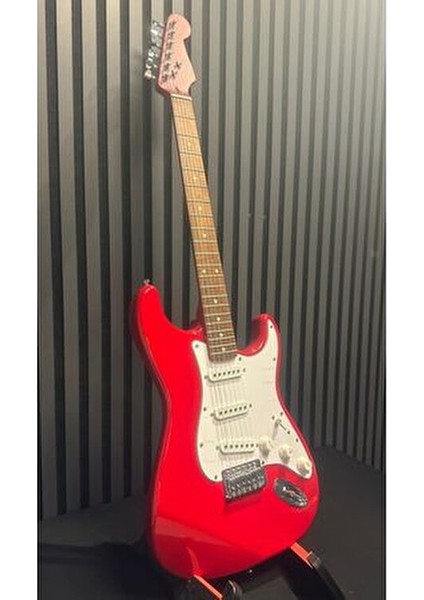 Strat Kasa Kırmızı Elektro Gitar 4/4 Tam Boy SSS Manyetik Dizilimi ile