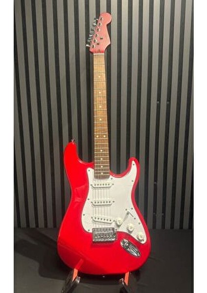Strat Kasa Kırmızı Elektro Gitar 4/4 Tam Boy SSS Manyetik Dizilimi ile modelleri
