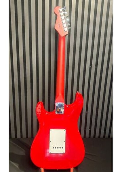 Strat Kasa Kırmızı Elektro Gitar 4/4 Tam Boy SSS Manyetik Dizilimi ile indirimleri