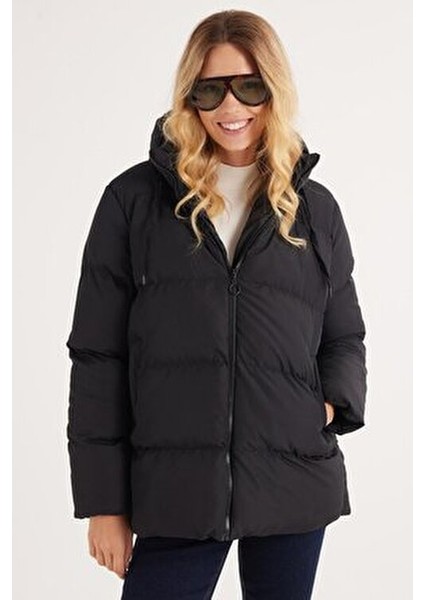 Kadın Relax Fit Rahat Kesim Su Geçirmez Kapüşonlu Siyah Mont