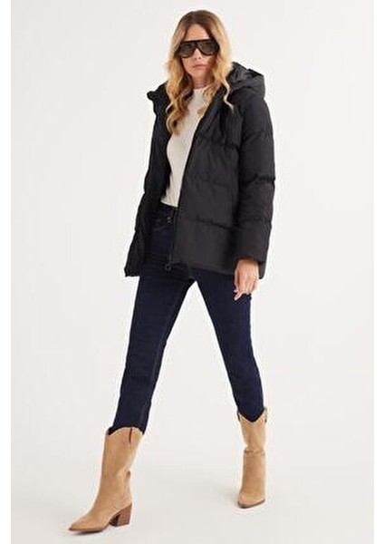 Kadın Relax Fit Rahat Kesim Su Geçirmez Kapüşonlu Siyah Mont fırsatları