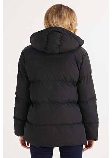 Kadın Relax Fit Rahat Kesim Su Geçirmez Kapüşonlu Siyah Mont