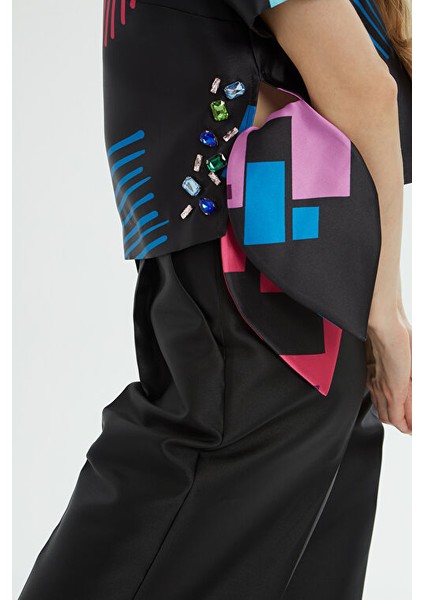 Geometrik Desenli Yuvarlak Yaka Renkli Bluz modelleri