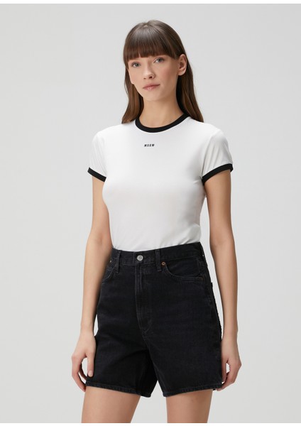 Beyaz Siyah Logolu T-Shirt
