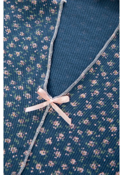 Kadın Pamuklu Çıtır Çiçek Desenli Baby Overloklu Fiyonk Detaylı Uzun Kollu Pijama Takımı modelleri