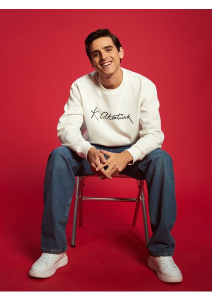 Yeni Sezon Bisiklet Yaka Uzun Kollu Atatürk Imzası Baskılı Erkek Kalın Sweatshirt fiyatları