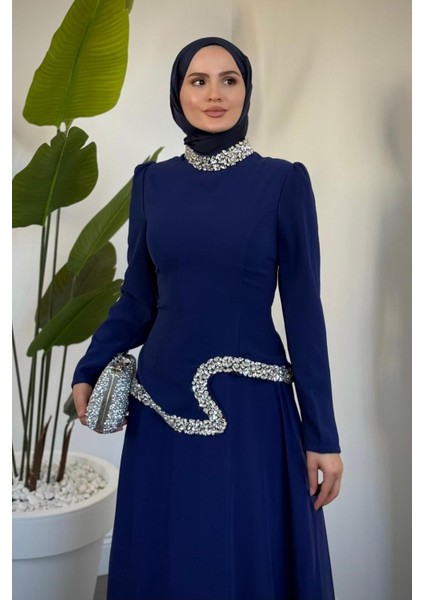 Ravell Boynu ve Bel Kısmı Taşlı Abiye Lacivert fırsatları
