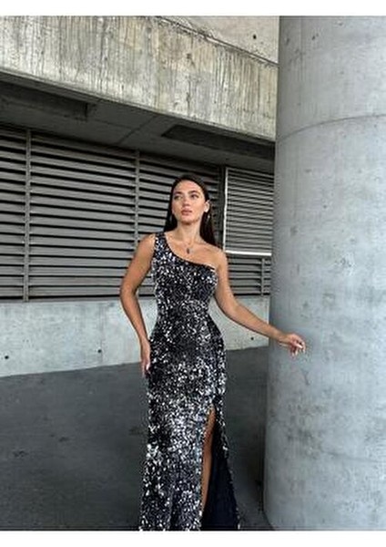 Trend Kadife Yırtmaçlı Elbise Slim Silüet ile Çok Renkli Abiye Seçeneği