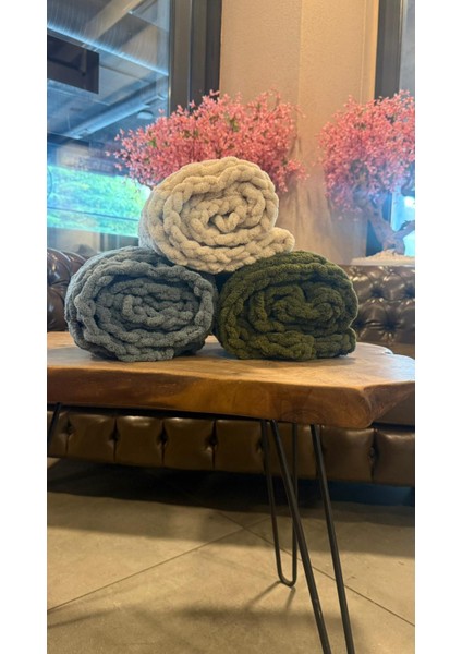 Moss Dream – El Örgüsü Dokulu Peluş Atkı (Doğal Yeşil Zarafet)