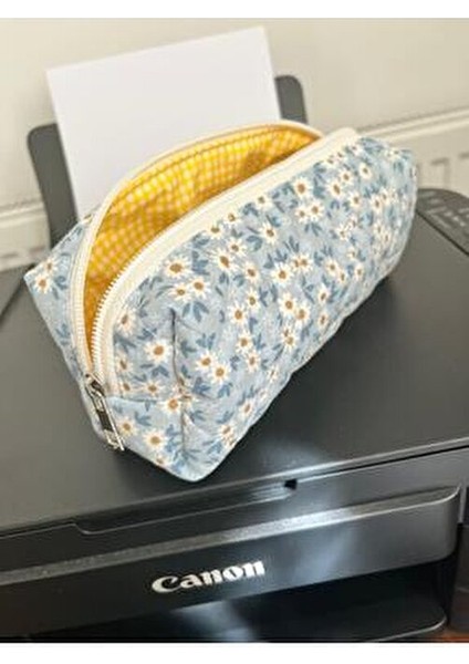 Kalemlik – Boncuk Mavi Papatya Desenli, Kapitone Kumaş, Yıkanabilir Bez Organizer, Cotton Astarlı fırsatları