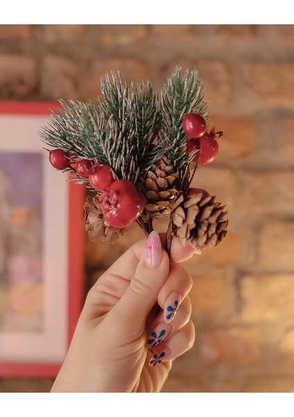 Kokina Yılbaşı Çiçeği, Yapay Çam Kozalaklı Kiraz Demeti, Dekoratif Yeniyıl Süsü, 13 cm - 1 Adet fiyatları