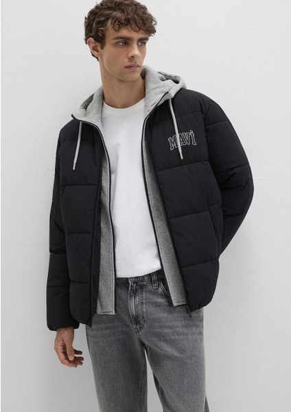 0110662-71379 Mavi Logo Baskılı Kapüşonlu Siyah Şişme Mont fiyatları