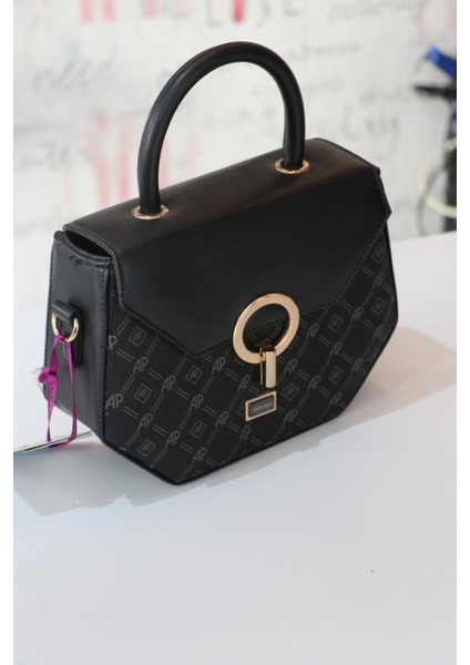 Üçgen Kadın Çanta