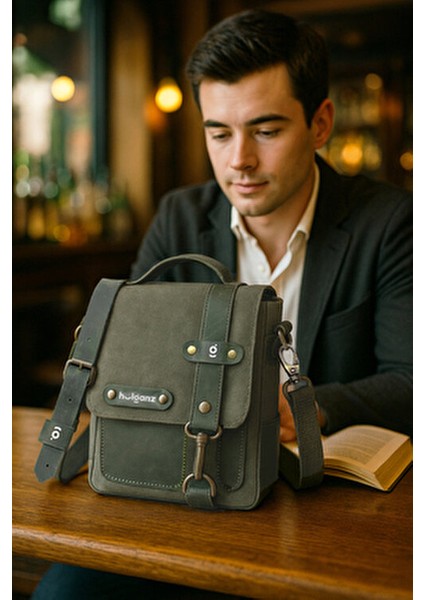 Retro Desenli Hakiki Deri ve Mumlu Kanvas Postacı & El Çantası 17X20 cm