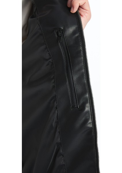 Yeni Sezon Slim Fit Kapüşonlu Erkek Deri Görünümlü Ceket fırsatları