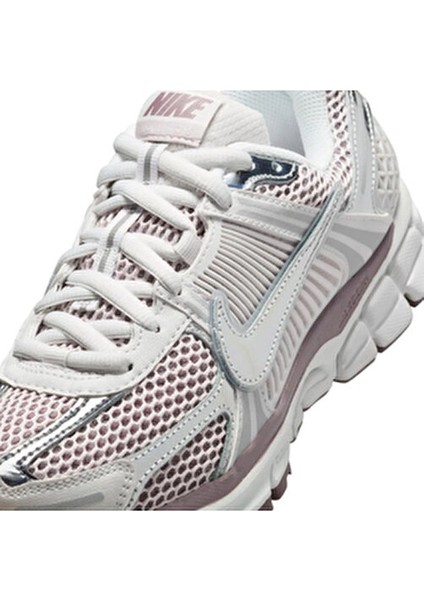 Zoom Vomero 5 'chrome Platinum Violet' modelleri