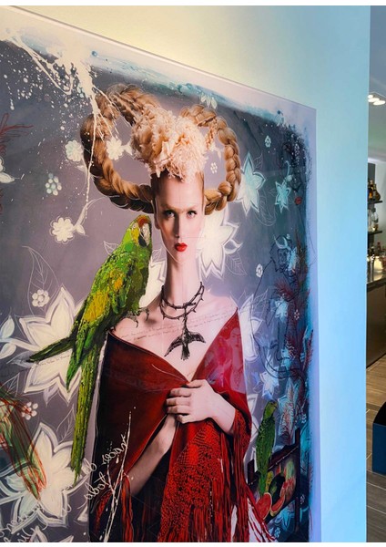 Blonde Frida With Red Shawl fırsatları