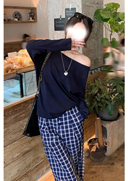 Lacivert Kadın Düşük Omuz Kayık Yaka Oversize Uzun Kollu T-Shirt fiyatları