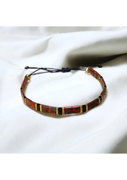 El Yapımı Kırmızı Altın Sarı Siyah Tila Boncuk Bileklik – Desenli, Ayarlanabilir, Unisex
