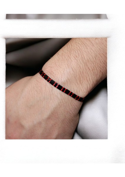 El Yapımı Siyah Tila Boncuk Bileklik – Kırmızı Miyuki Detaylı, Ayarlanabilir, Unisex