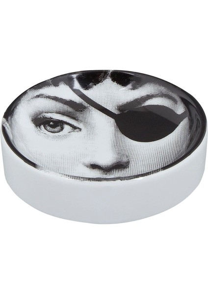 No 8 Yüz Baskılı Porselen Kül Tablası