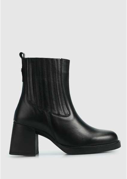 Siyah Deri Kadın Bot