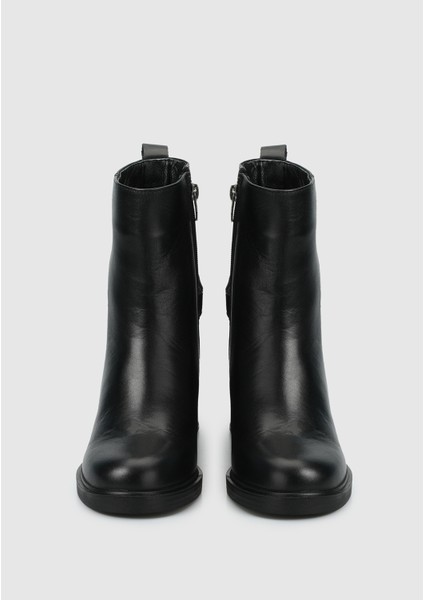 Siyah Deri Kadın Bot modelleri