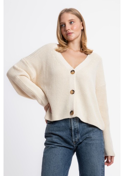 Kadın V Yaka Düğmeli Oversize Triko Hırka Krem Doğal
