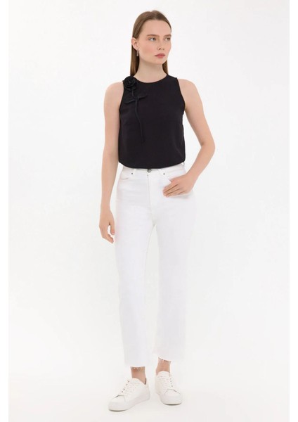 Kadın Çiçek Detaylı Kolsuz Yuvarlak Yaka Bluz Siyah fiyatları