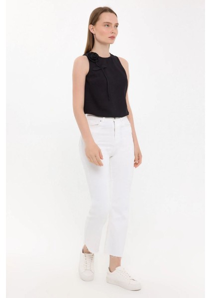 Kadın Çiçek Detaylı Kolsuz Yuvarlak Yaka Bluz Siyah modelleri