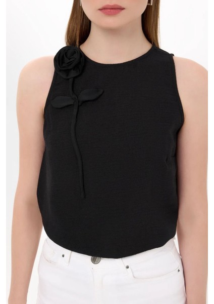 Kadın Çiçek Detaylı Kolsuz Yuvarlak Yaka Bluz Siyah fırsatları