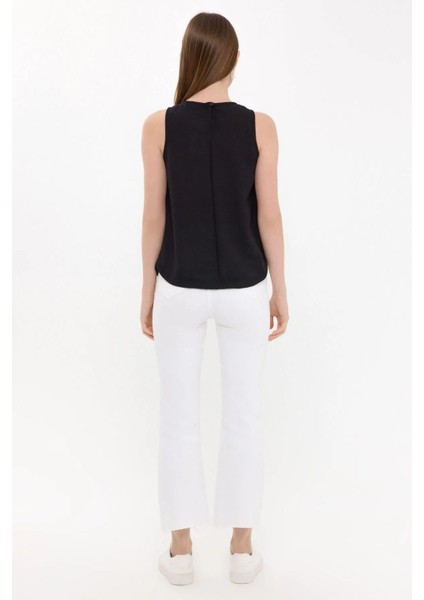 Kadın Çiçek Detaylı Kolsuz Yuvarlak Yaka Bluz Siyah indirimleri