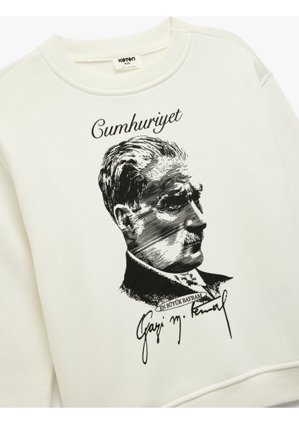 Uzun Kollu Bisiklet Yaka Atatürk Baskılı Oversize Sweatshirt modelleri