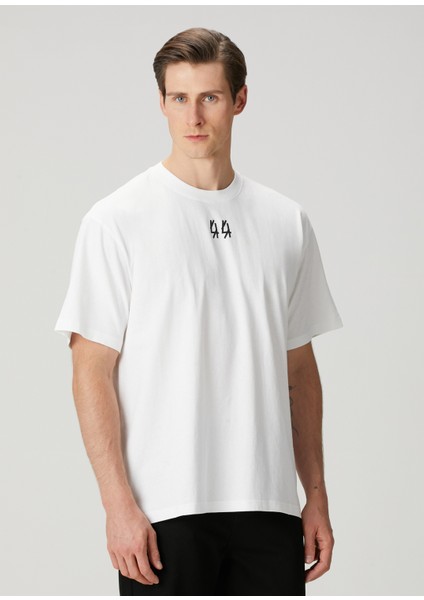 Kırık Beyaz Logo Baskılı T-Shirt modelleri
