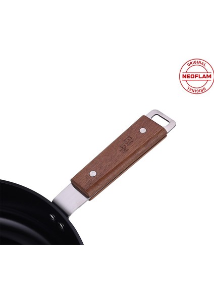 Bien Black Indüksiyonlu Akasya Ağacı Sap ve Kulplu Alüminyum Döküm Sos Tenceresi 18 cm