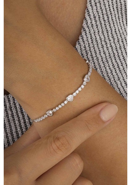 Kalp Geçişli Tektaş Model Su Yolu Gümüş Kadın Bileklik fiyatları